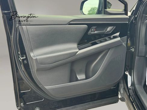 Used 2024 Toyota bZ4X FWD image 12
