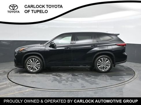 Used 2023 Toyota Highlander Platinum image 8