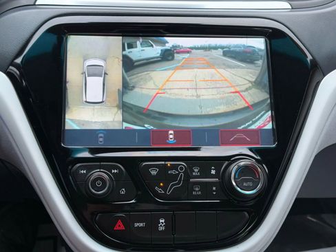 Used 2017 Chevrolet Bolt Premier w/ Driver Confidence II Package image 29