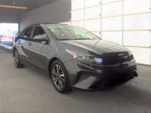 Used 2023 Kia Forte LXS FWD image 2