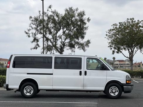 Used 2018 Chevrolet Express 3500 LT w/ LT Preferred Equipment Group RWD image 5