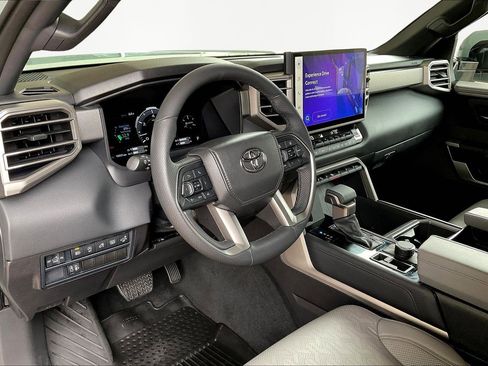 Used 2025 Toyota Tundra Limited AWD/4WD image 18