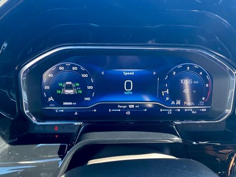 Used 2024 Chevrolet Silverado 2500 LT image 2