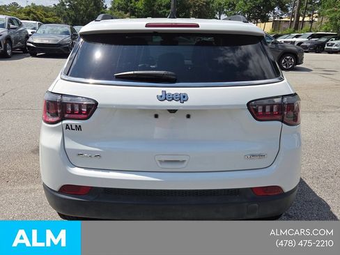 Used 2025 Jeep Compass Latitude AWD/4WD image 13