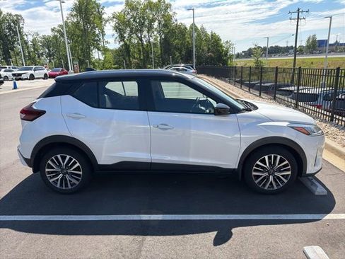 Used 2023 Nissan Kicks SV FWD image 5