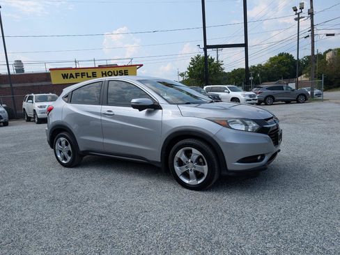 Used 2017 Honda HR-V EX image 3