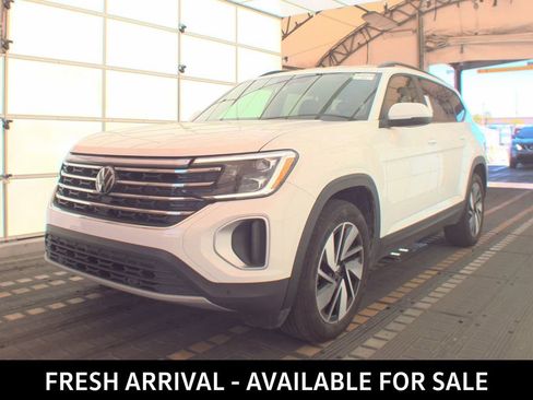 Used 2025 Volkswagen Atlas SE image 3