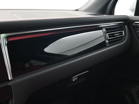 Certified 2026 Porsche Macan image 23