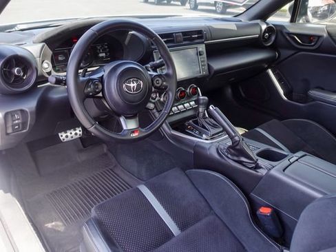 Used 2023 Toyota GR86 Premium w/ ALL Weather Mat Package (TMS) RWD image 4