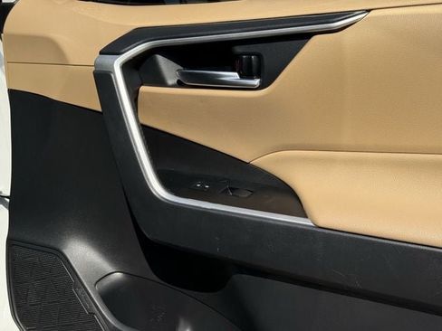 Used 2020 Toyota RAV4 XLE FWD image 28