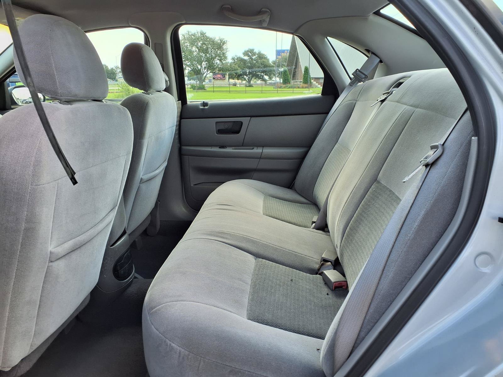 Used 2005 Ford Taurus SE FWD image 13