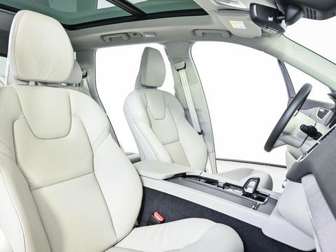 Certified 2025 Volvo XC90 T8 Plus w/ Protection Package Premier AWD/4WD image 25