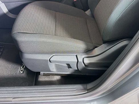 Used 2025 Nissan Kicks S AWD/4WD image 17