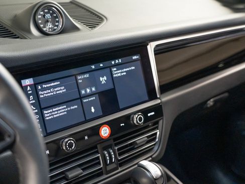 Certified 2026 Porsche Macan AWD/4WD image 21