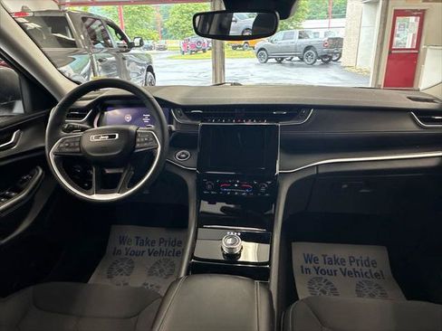 Certified 2023 Jeep Grand Cherokee Laredo w/ Luxury Tech Group I AWD/4WD image 33