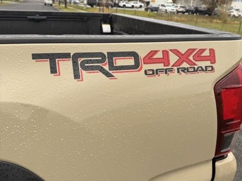 Used 2018 Toyota Tacoma SR5 image 11