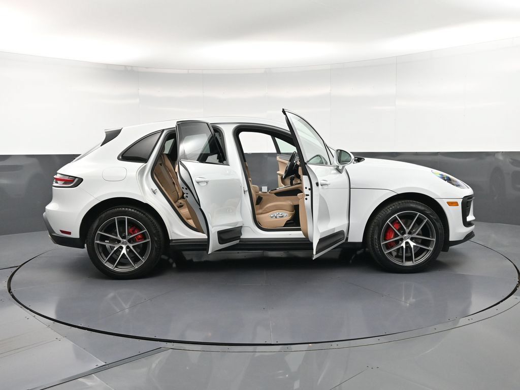 Certified 2024 Porsche Macan S AWD/4WD image 34