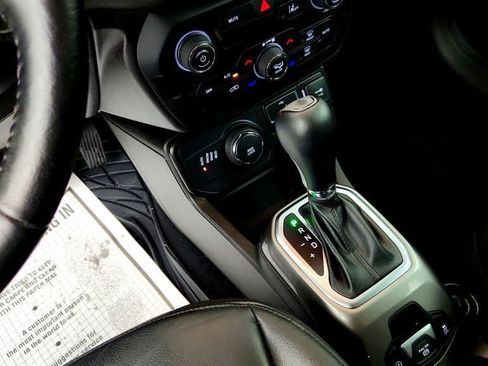 Used 2021 Jeep Renegade Limited AWD/4WD image 15