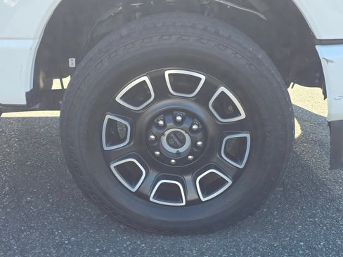 Used 2024 Ford F350 Platinum AWD/4WD image 9