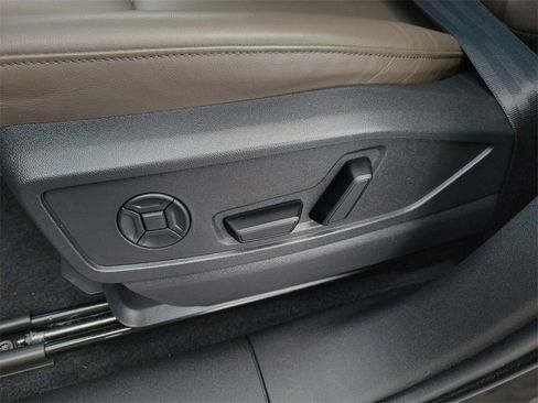 Used 2025 Audi Q5 Premium w/ Convenience Package image 18