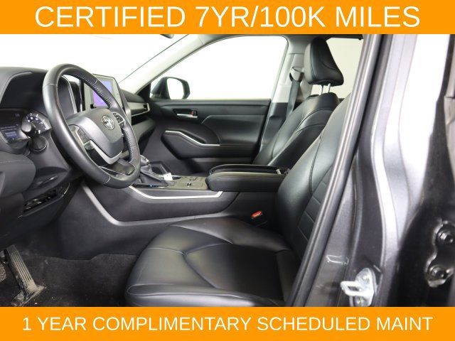 Used 2024 Toyota Highlander XLE FWD image 33