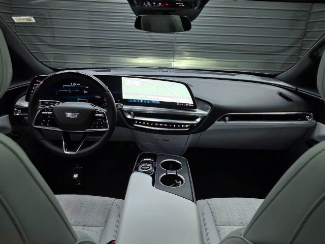 Used 2024 Cadillac Lyriq Luxury AWD/4WD image 12