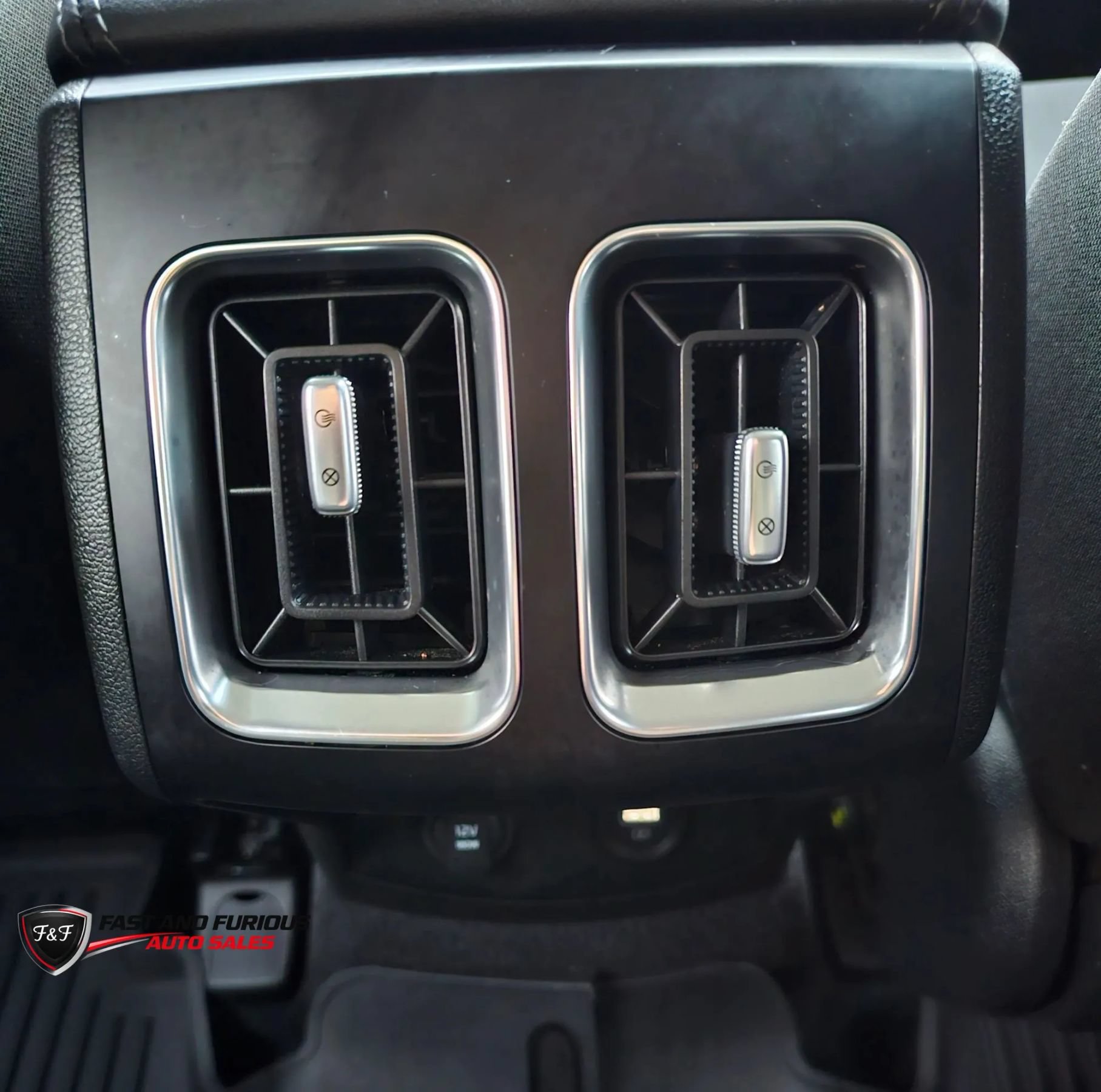 Used 2023 Kia Sorento LX FWD image 11