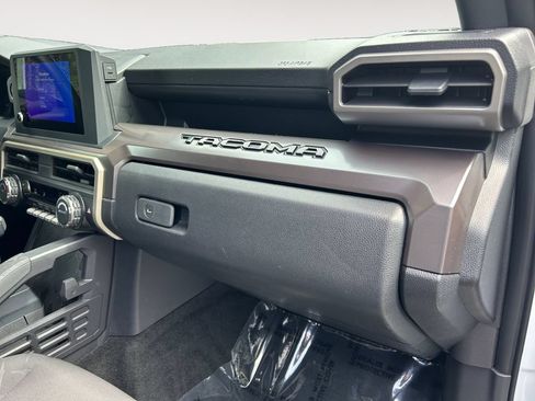 Used 2024 Toyota Tacoma SR5 AWD/4WD image 26