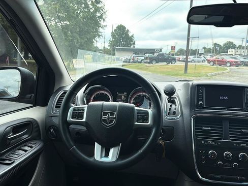Used 2018 Dodge Grand Caravan SE w/ UConnect Hands-Free Group FWD image 20