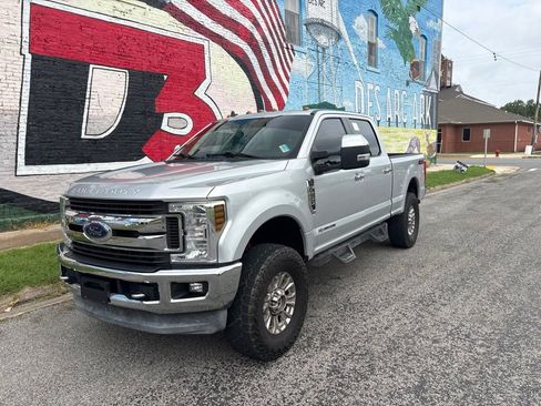 Used 2019 Ford F250 XLT w/ XLT Premium Package AWD/4WD image 2