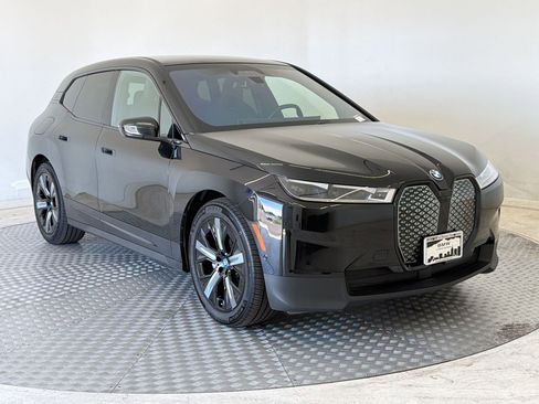 Used 2023 BMW iX xDrive50 w/ Premium Package AWD/4WD image 7