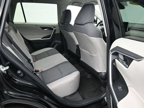 Used 2025 Toyota RAV4 XLE AWD/4WD image 12