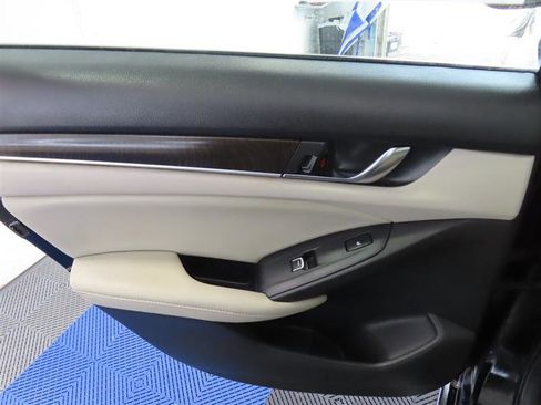 Used 2018 Honda Accord Touring image 32