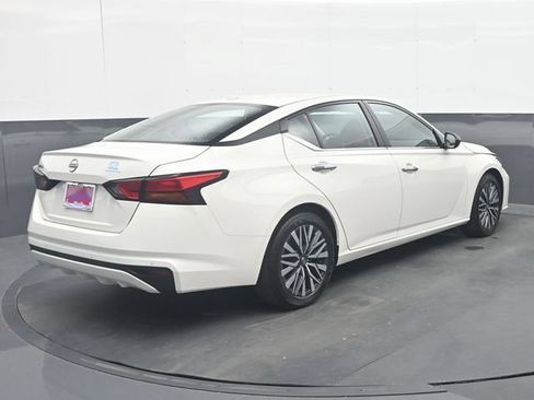 Used 2025 Nissan Altima 2.5 SV FWD image 7