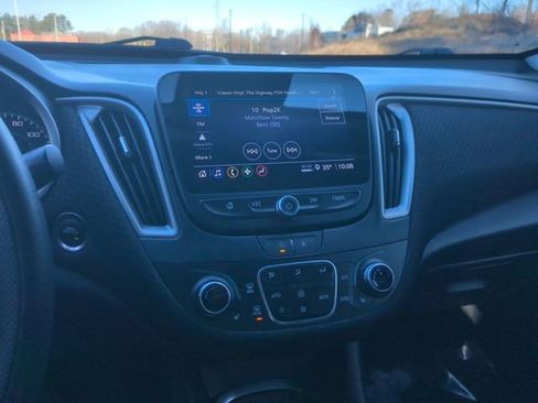 Used 2024 Chevrolet Malibu LT image 35