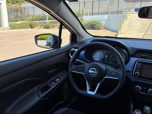 Used 2025 Nissan Versa SV image 32