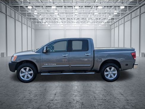 Used 2015 Nissan Titan SL w/ SL Moonroof Package AWD/4WD image 2