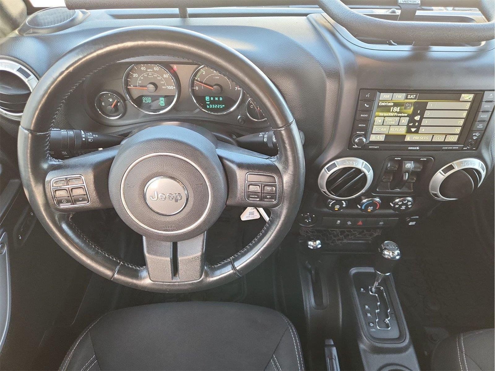 Used 2017 Jeep Wrangler Unlimited Rubicon w/ Connectivity Group AWD/4WD image 11