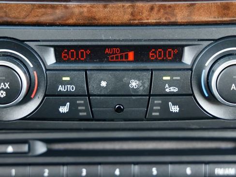 Used 2011 BMW 335i Convertible image 36