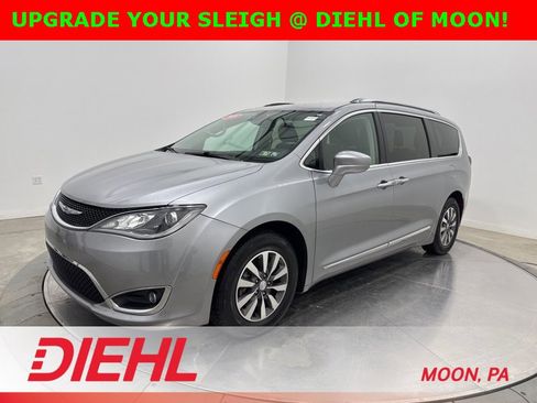 Certified 2020 Chrysler Pacifica Touring-L Plus image 3