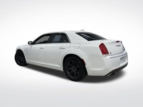 Used 2021 Chrysler 300 Touring L image 3
