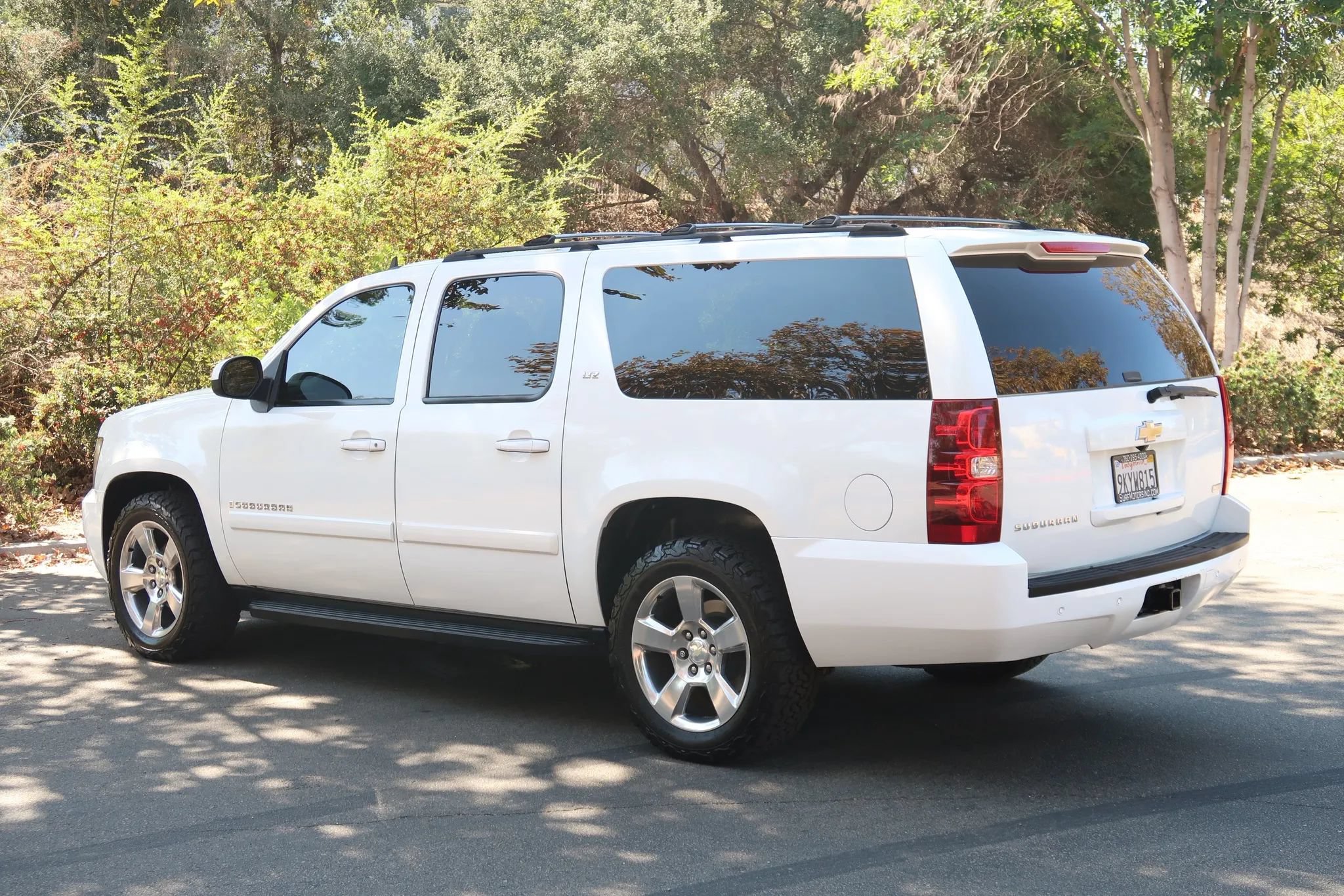 Used 2007 Chevrolet Suburban LTZ w/ LTZ Preferred Equipment Group RWD image 8