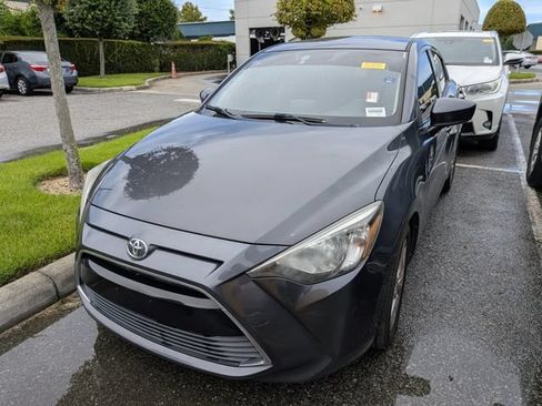 Used 2018 Toyota Yaris iA FWD image 2