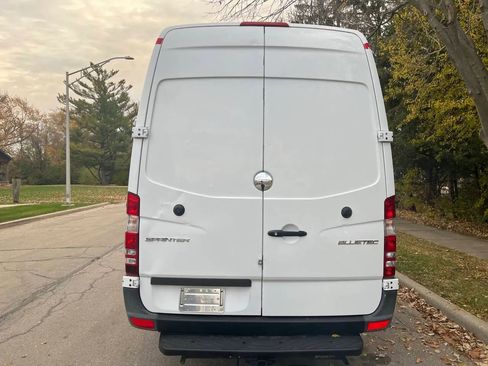 Used 2014 Freightliner Sprinter 2500 image 5