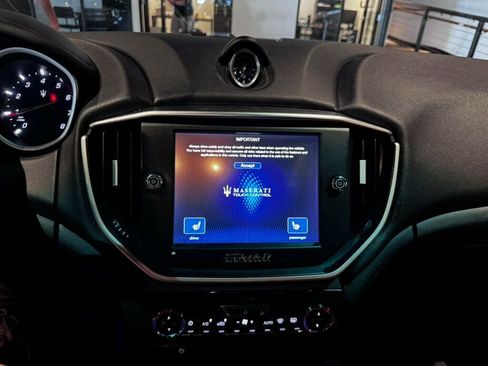 Used 2016 Maserati Ghibli RWD image 14