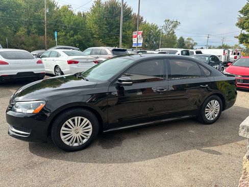 Used 2015 Volkswagen Passat 1.8T S w/ Technology Package FWD image 3