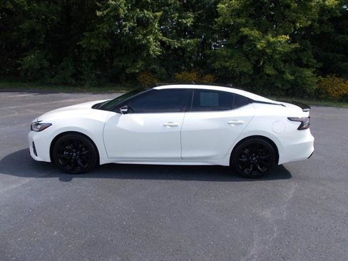 Used 2023 Nissan Maxima SR w/ Sport Mat Group FWD image 3