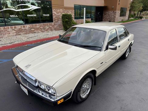 Used 1988 Jaguar XJ6 image 5