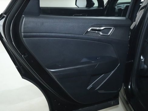 Used 2025 Kia Sportage LX image 13