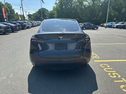 Used 2024 Tesla Model Y Long Range AWD/4WD image 4